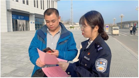 走進高鐵站！巨野公安開展打擊整治網(wǎng)絡(luò)謠言活動